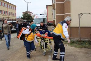 Sobadan zehirlenen anne ve 2 &ccedil;ocuğunu komşuları kurtardı