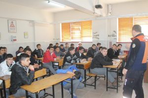 Bursa'da &ouml;ğrenciler, deprem tatbikatı ile bilin&ccedil;lendi