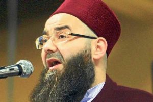 C&uuml;bbeli Ahmet Hoca hastaneye kaldırıldı