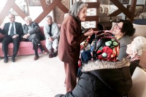 Ak Partili hanımlardan yaşlılara moral