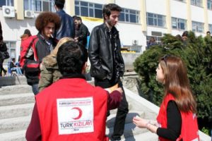 Kızılay'ın 'Hedef 25 Projesi'nin g&ouml;n&uuml;ll&uuml; el&ccedil;ileri