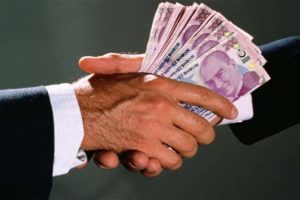 İtalya'da yolsuzluk skandalında adı ge&ccedil;en bakan istifa etti
