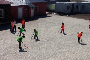 K&ouml;ydeki &ouml;ğrenciler &ccedil;im hokeyinde Bitlis'i temsil edecek