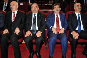 Bakan G&uuml;ll&uuml;ce: Muhalefet, proje durdurma partisi