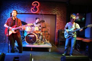 Rock m&uuml;ziğin yeni y&uuml;z&uuml; Trio Kraker...