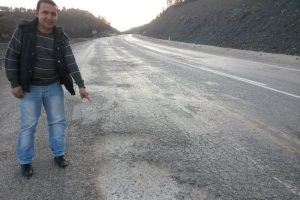 Dağ yolu k&ouml;stebek yuvasına d&ouml;nd&uuml;