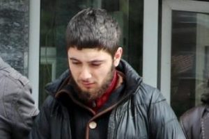 Omuz atma tartışmasında emekliyi d&ouml;vd&uuml;ler