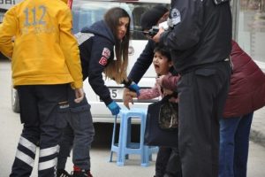 Bursa'da 112 g&ouml;revlisi yaralı &ccedil;ocukla birlikte ağladı