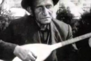 Aşık Veysel'in &ouml;l&uuml;m&uuml;n&uuml;n 42. yıld&ouml;n&uuml;m&uuml;