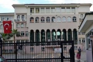 Adana'da o okulda arama başlatıldı!
