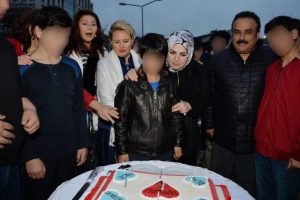 Emniyet M&uuml;d&uuml;rl&uuml;ğ&uuml;nden &ccedil;ocuklara ve ailelerine eğitim