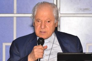 Nuri Pakdil Bursa'da &ouml;ğrencilerle bir araya geldi