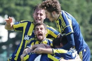 G&uuml;n&uuml;n ilk derbisi Fenerbah&ccedil;e'nin