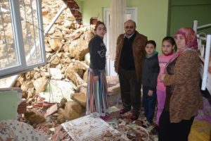 Toprak kayması az daha &ouml;ld&uuml;r&uuml;yordu