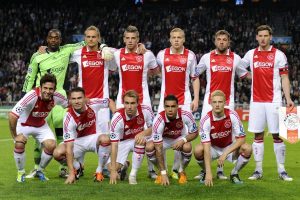 Ajax PSV'ye bir adım daha yaklaştı
