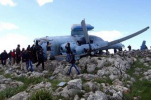 Esed helikopteri d&uuml;şt&uuml;: Ekip esir alındı