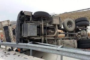 Sıvı oksijen y&uuml;kl&uuml; tanker devrildi: 1 yaralı