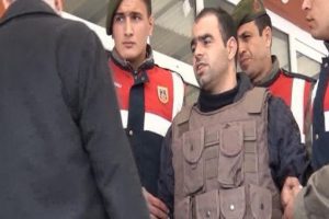 Hamile eşini &ouml;ld&uuml;rd&uuml; a&ccedil; kalınca yakalandı