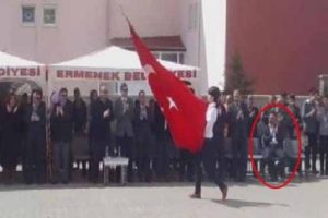 T&uuml;rk Bayrağı'na saygısızlık iddiası