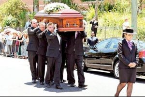 Amerika'ya işlemeli tabut Asya'ya siyah gelinlik satın
