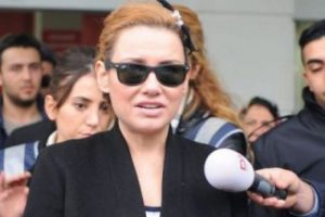 Deniz Seki'ye &uuml;nl&uuml;lerden yeni şarkısına moral klibi...