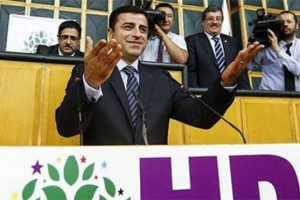 Demirtaş: İki maymunu oynuyorlar desem...