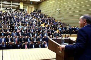 Muhtarların saray &ccedil;ilesi: Cepten harcama, kapıda arama!
