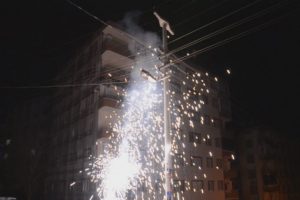 Elektrik telleri az kalsın &ouml;ld&uuml;r&uuml;yordu!