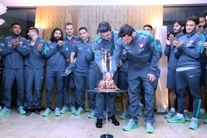 Milli takım kampında Ozan Tufan'a doğum g&uuml;n&uuml; s&uuml;rprizi!