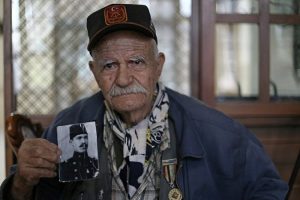 Dedesi &Ccedil;anakkale şehidi kendisi Kore gazisi