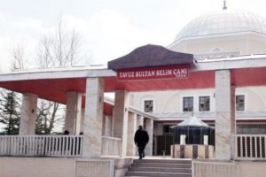 M&uuml;ezzin ile imamın silahlı 'abdest' kavgası!