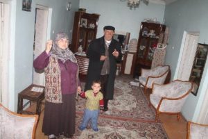 40 yıl &ouml;nce 's&ouml;z' ile aldığı evden icra ile &ccedil;ıkarılacak