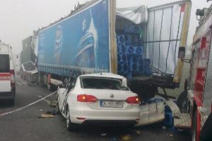 Bursa'da sis zincirleme kazaya yol a&ccedil;tı: 1 &ouml;l&uuml; 2 yaralı