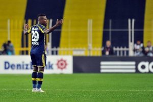 Fenerbah&ccedil;e'den Emenike'ye ceza!