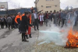 Hakkari'de okulda deprem ve yangın tatbikatı