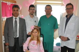 Tekerlekli sandalyeye mahkumdu anne oldu