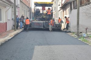 İneg&ouml;l Belediyesi'nden asfalt hamlesi
