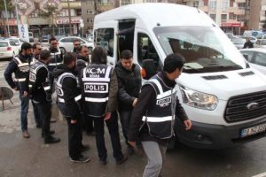 Serbest bırakılan 5 polis i&ccedil;in tutuklama kararı &ccedil;ıktı