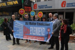 Maliye &ccedil;alışanları, &ccedil;alışma koşullarına isyan etti