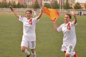 Zafer işareti yapan kadın futbolculara 'b&ouml;l&uuml;c&uuml;l&uuml;k' su&ccedil;laması