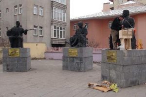 &Ccedil;obanoğlu &ouml;l&uuml;m&uuml;n&uuml;n 10'uncu yılında mezar başında anıldı