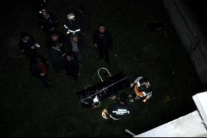 Kendini ateşe verip 3'&uuml;nc&uuml; kattan atladı