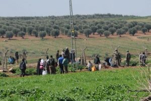 Suriyeliler'in T&uuml;rkiye'ye ka&ccedil;ışı s&uuml;r&uuml;yor