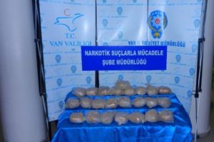 Van'da 29 kilo eroin, 25 kilo esrar ele ge&ccedil;irildi