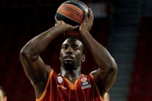 Galatasaraylı basketbolcu "ezan" sesinden rahatsız olmuş!
