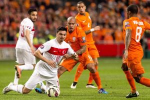 Hayallerimizi uzatmada Sneijder yıktı!
