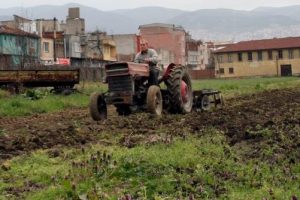Betonlaşan Bursa'nın g&ouml;beğinde tarım i&ccedil;in direniyorlar