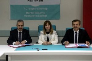 &Ouml;ğrenciler hastanelerde g&ouml;rev yapıp, hastalara yardımcı olacak
