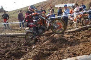 Motosiklet&ccedil;iler Fethiye'de &ccedil;amurla savaştı