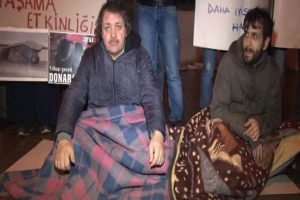 Evsizler i&ccedil;in bir gece sokakta yaşama eylemi